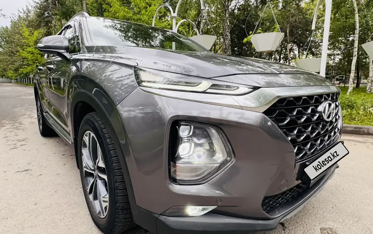 Hyundai Santa Fe 2018 года за 11 700 000 тг. в Алматы