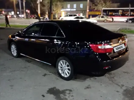 Toyota Camry 2012 года за 7 500 000 тг. в Тараз – фото 2