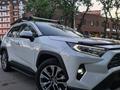 Toyota RAV4 2021 года за 21 800 000 тг. в Уральск