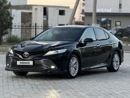 Toyota Camry 2018 года за 12 000 000 тг. в Атырау – фото 2