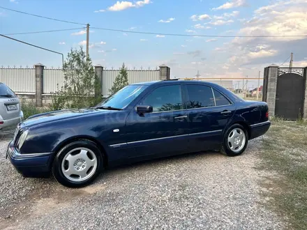 Mercedes-Benz E 230 1995 года за 3 300 000 тг. в Алматы – фото 4