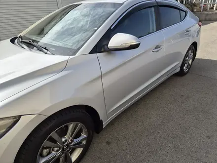 Hyundai Elantra 2018 года за 6 500 000 тг. в Алматы – фото 2