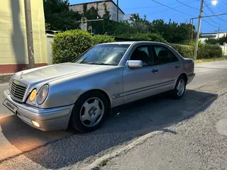 Mercedes-Benz E 280