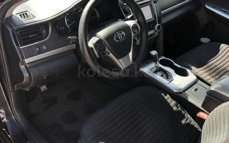 Toyota Camry 2013 годаfor8 440 000 тг. в Актобе