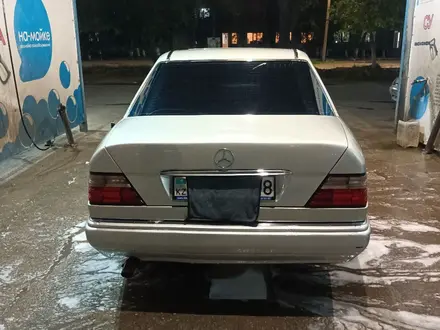 Mercedes-Benz E 220 1993 года за 1 700 000 тг. в Тараз – фото 3