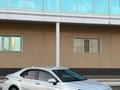 Toyota Camry 2018 года за 11 200 000 тг. в Уральск – фото 2
