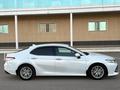 Toyota Camry 2018 года за 11 200 000 тг. в Уральск – фото 4