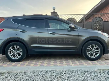 Hyundai Santa Fe 2013 года за 5 000 000 тг. в Актобе – фото 12