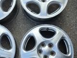 Легкосплавные оригинальные диски Subaru R15 за 90 000 тг. в Рудный – фото 3