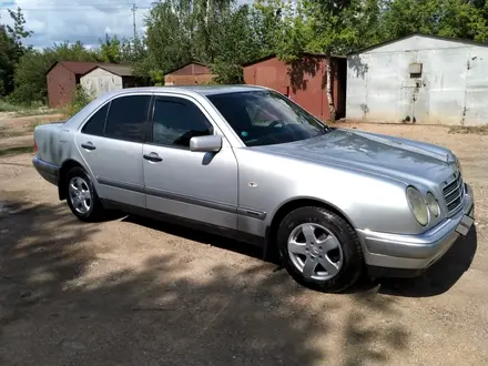 Mercedes-Benz E 200 1996 года за 2 900 000 тг. в Кокшетау – фото 3