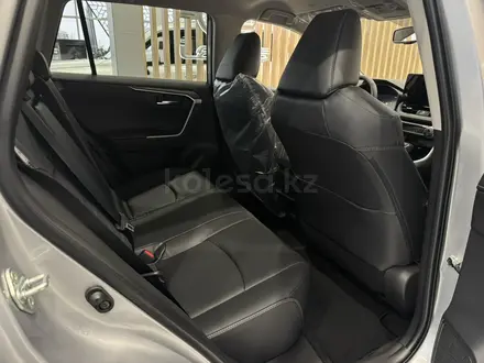 Toyota RAV4 Luxe 2025 года за 24 490 000 тг. в Атырау – фото 10