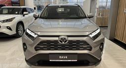 Toyota RAV4 Luxe 2025 года за 24 490 000 тг. в Атырау – фото 2
