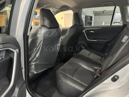 Toyota RAV4 Luxe 2025 года за 24 490 000 тг. в Атырау – фото 8