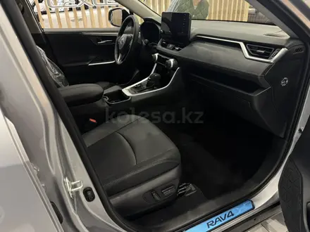 Toyota RAV4 Luxe 2025 года за 24 490 000 тг. в Атырау – фото 9