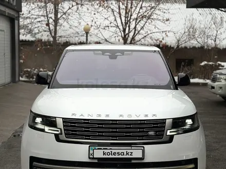 Land Rover Range Rover 2022 года за 72 000 000 тг. в Алматы – фото 2