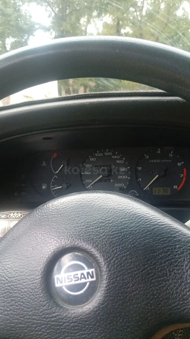 Nissan Primera, 1990