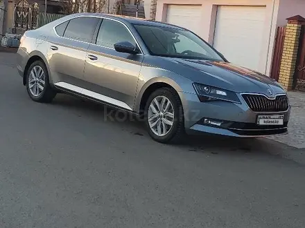 Skoda Superb 2018 года за 11 000 000 тг. в Аксай – фото 3