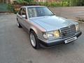 Mercedes-Benz E 220 1993 года за 5 750 000 тг. в Костанай – фото 3