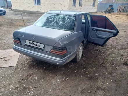 Mercedes-Benz E 200 1990 года за 1 000 000 тг. в Павлодар – фото 3