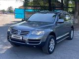 Volkswagen Touareg 2006 годаүшін4 500 000 тг. в Алматы