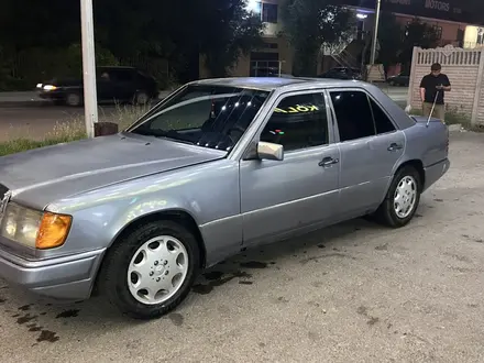 Mercedes-Benz E 230 1992 года за 1 750 000 тг. в Тараз – фото 3