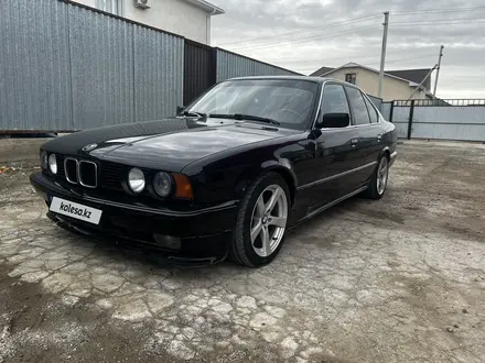 BMW 520 1991 года за 2 300 000 тг. в Атырау