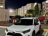 Toyota RAV4 2021 года за 11 450 000 тг. в Актобе