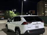 Toyota RAV4 2021 года за 11 450 000 тг. в Актобе – фото 5