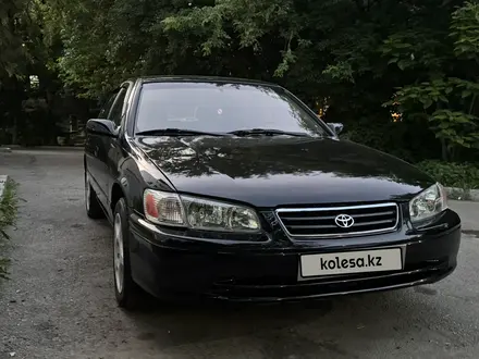 Toyota Camry 2000 года за 3 300 000 тг. в Алматы – фото 12