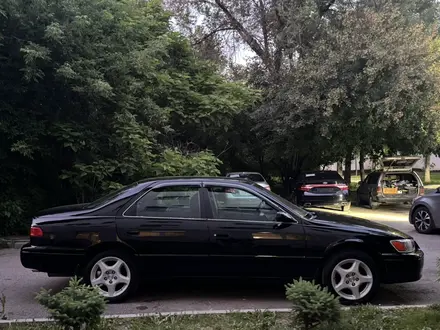 Toyota Camry 2000 года за 3 300 000 тг. в Алматы – фото 11