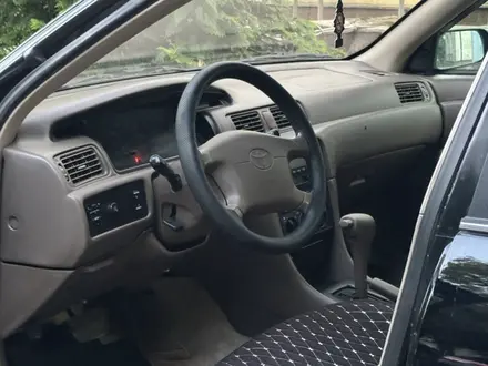 Toyota Camry 2000 года за 3 300 000 тг. в Алматы – фото 19