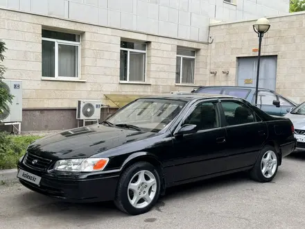 Toyota Camry 2000 года за 3 300 000 тг. в Алматы – фото 26