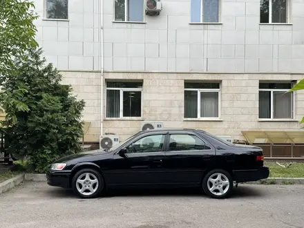 Toyota Camry 2000 года за 3 300 000 тг. в Алматы – фото 27