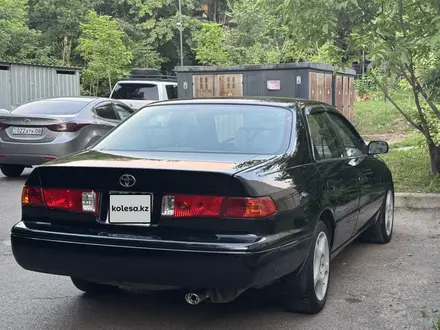 Toyota Camry 2000 года за 3 300 000 тг. в Алматы