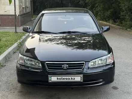 Toyota Camry 2000 года за 3 300 000 тг. в Алматы – фото 5