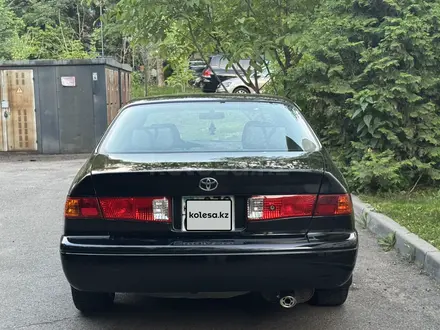 Toyota Camry 2000 года за 3 300 000 тг. в Алматы – фото 8