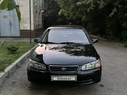 Toyota Camry 2000 года за 3 300 000 тг. в Алматы – фото 9