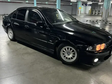 BMW 523 1998 года за 2 350 000 тг. в Алматы – фото 2