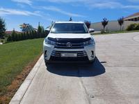 Toyota Highlander 2019 года за 23 000 000 тг. в Актау