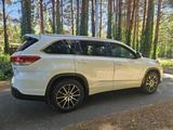 Toyota Highlander 2017 годаүшін14 500 000 тг. в Талдыкорган – фото 4