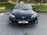 Toyota Camry 2014 года за 7 700 000 тг. в Шымкент – фото 2