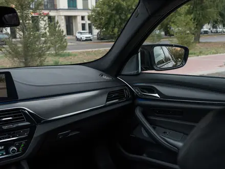 BMW M5 2018 года за 42 500 000 тг. в Астана – фото 32