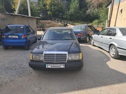 Mercedes-Benz E 260 1990 года за 800 000 тг. в Шымкент