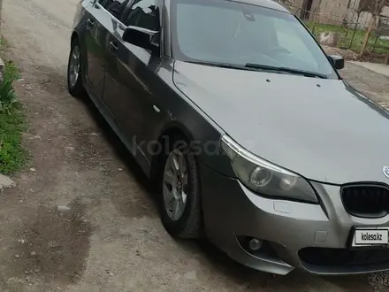 BMW 520 2004 года за 3 400 000 тг. в Есик – фото 2