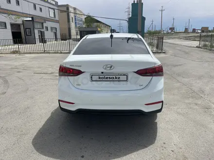 Hyundai Accent 2018 года за 6 000 000 тг. в Атырау – фото 4