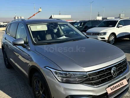 Volkswagen Tiguan 2022 года за 16 300 000 тг. в Алматы – фото 4