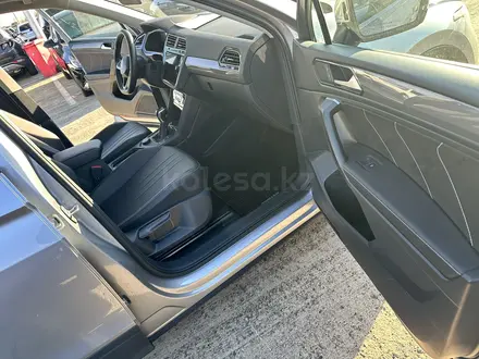 Volkswagen Tiguan 2022 года за 16 300 000 тг. в Алматы – фото 16