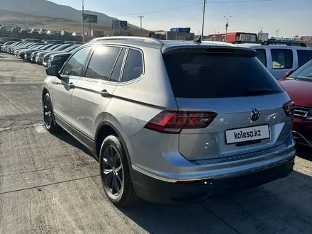 Volkswagen Tiguan 2022 года за 16 300 000 тг. в Алматы – фото 2