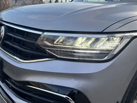 Volkswagen Tiguan 2022 года за 16 300 000 тг. в Алматы – фото 27