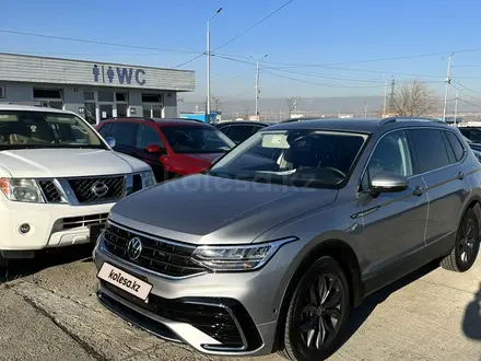 Volkswagen Tiguan 2022 года за 16 300 000 тг. в Алматы – фото 3